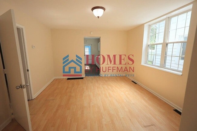 Building Photo - Three Bedroom House | Two Bathrooms | Detached Garage