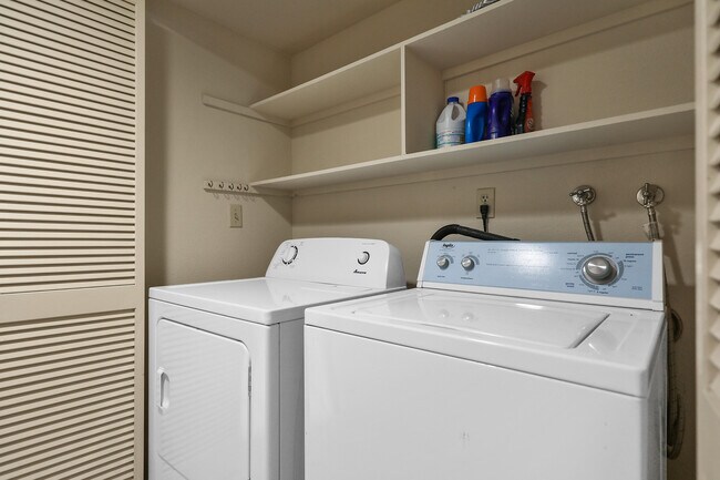 Building Photo - 11 Ronda Dr