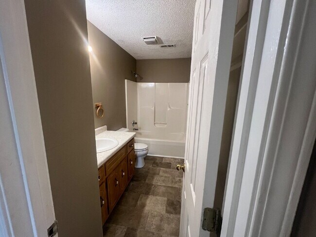 Building Photo - 3864 NORTHEAST DRIVE UNIT C CLARKSVILLE, TN 37042