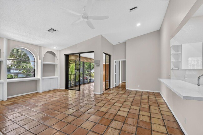 Building Photo - 5451 Verona Dr