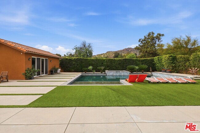 Building Photo - 9651 Sagebrush Ave