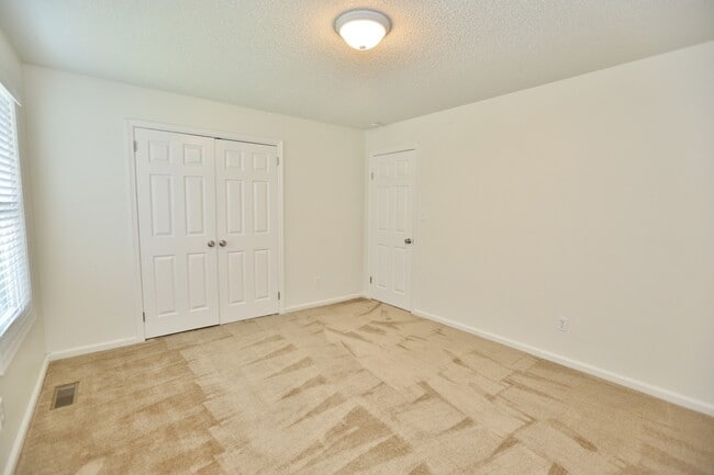 Building Photo - READY 11-03-25!! Completely Updated 2-Bedr...
