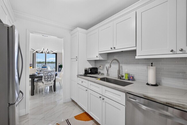Building Photo - 1208 Marine Way