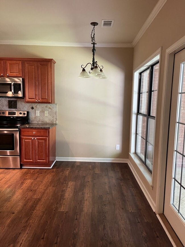 Building Photo - Stephanie Ct. Townhome