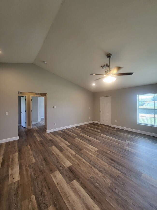 Building Photo - 9020 S Indio Cir
