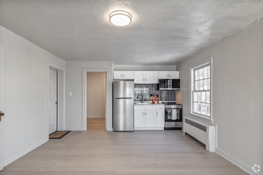 Studio - 379SF - Living Room - 1312 Cleveland Ave NW