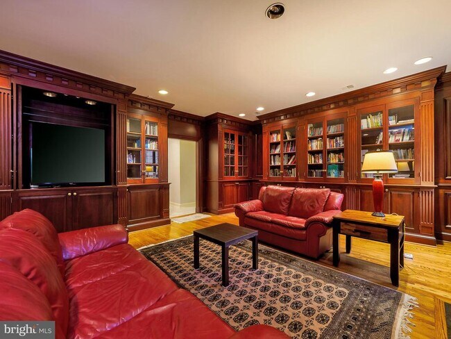 Building Photo - 6513 Kenhill Rd