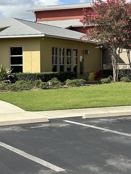 Building Photo - 4500 SW 52nd Cir
