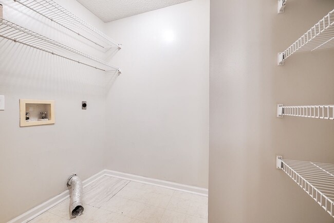 Building Photo - 118 Laurelwood Dr