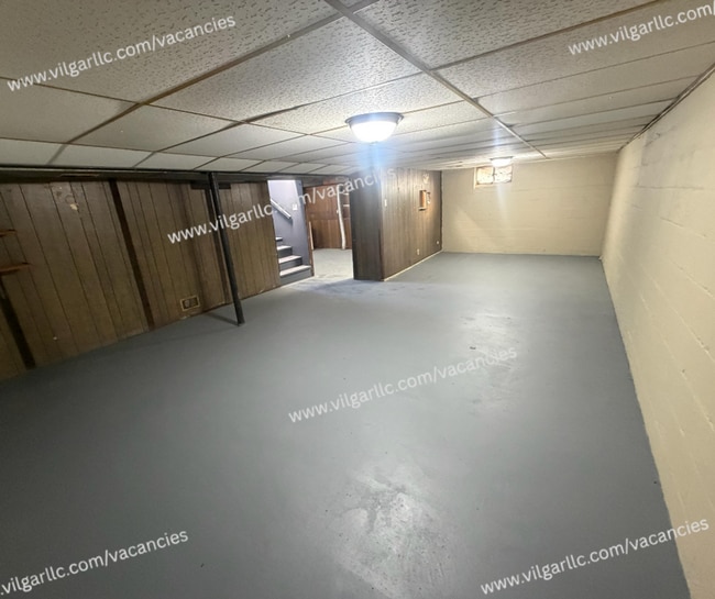 Building Photo - Spacious 2 Bedrooms • 1 Bathroom Home