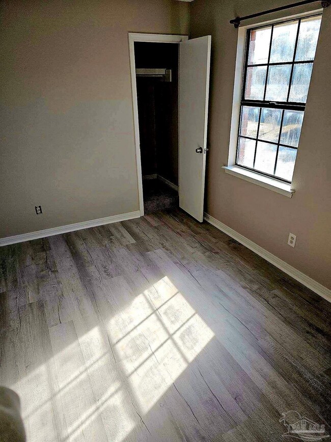 Building Photo - 7250 Hilburn Rd