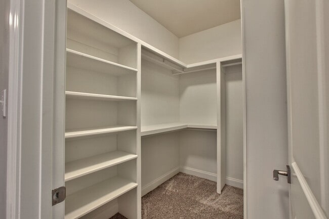 Building Photo - Unbelievable 3 Bedroom 3 Bathroom Upscale Town Home