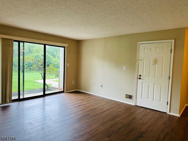 Building Photo - 122 Crabapple Ln