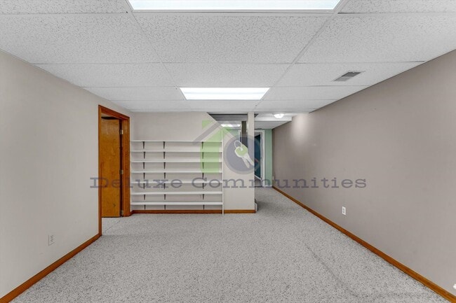 Building Photo - Beautiful Spacious 4 Bedroom Kentwood Home