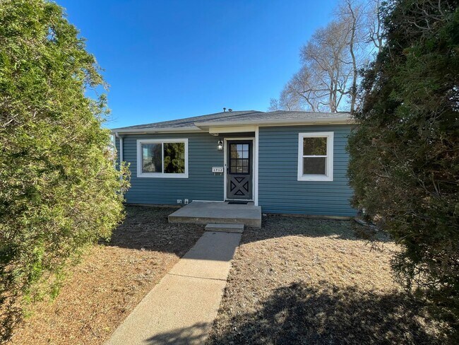 Primary Photo - Adorable 2 Bedroom, 1 Bathroom Home with Huge Fully fenced Yard and detached garage, Move-In Ready!