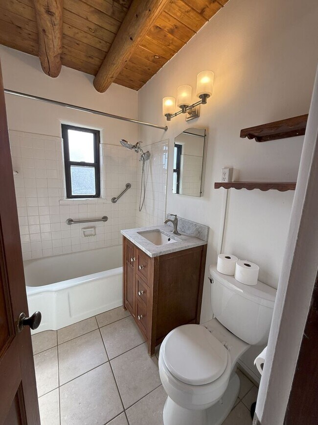 Building Photo - 1361 Santa Rosa Dr