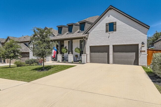 Building Photo - AVAILABLE NOW!  Gorgeous 4 Bed/3.5 Bath wi...