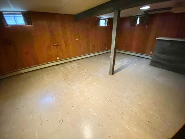 Building Photo - 4 Bedroom Home in Burlington VT Available 1/1/26!