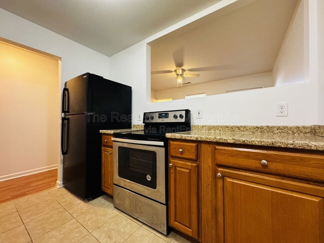 Building Photo - 4621 Kirkland Ave