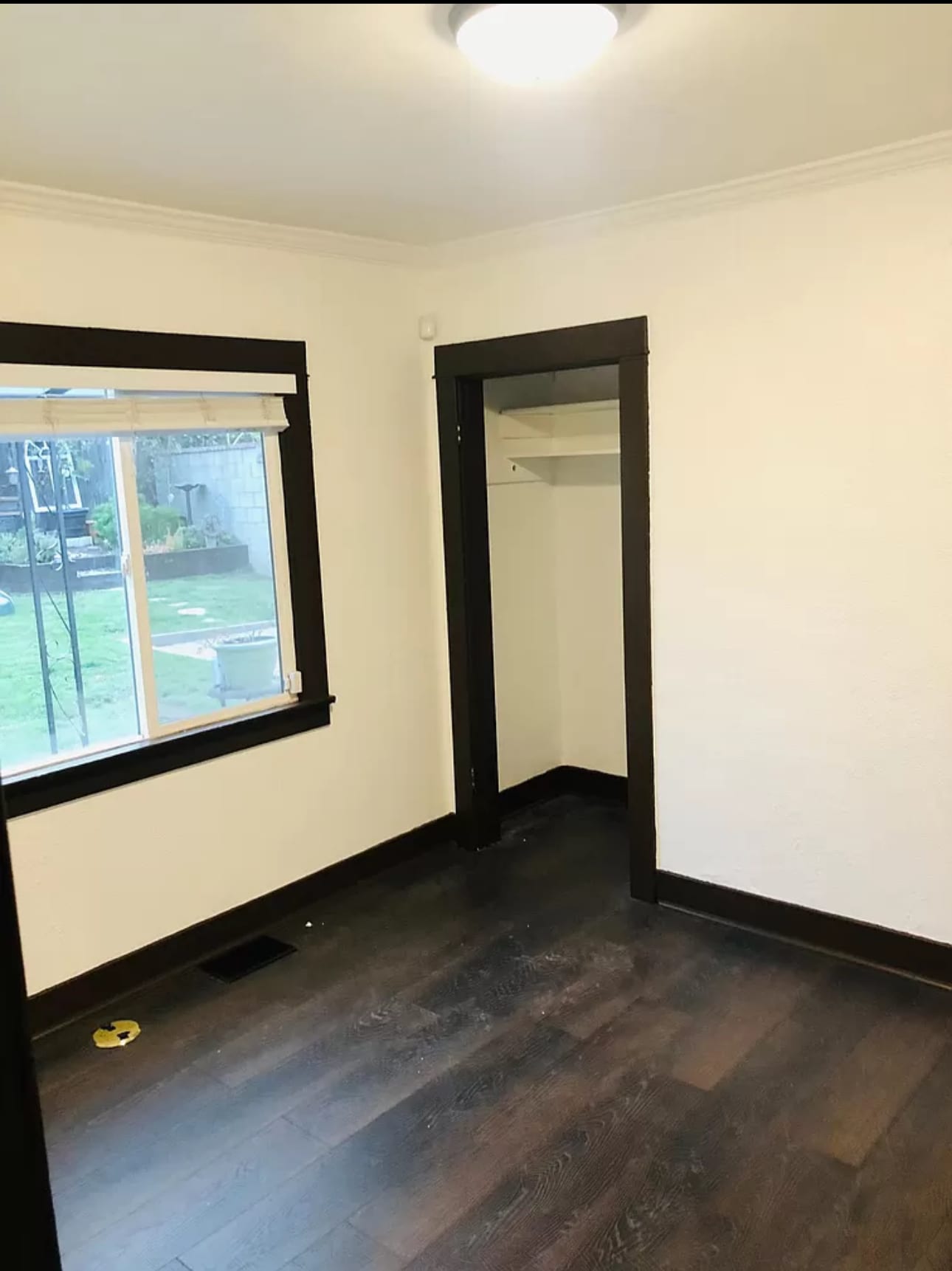 Building Photo - 915 N Chester Ave