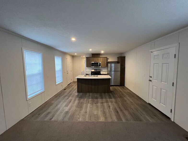 Building Photo - 15962 Villaire Ave