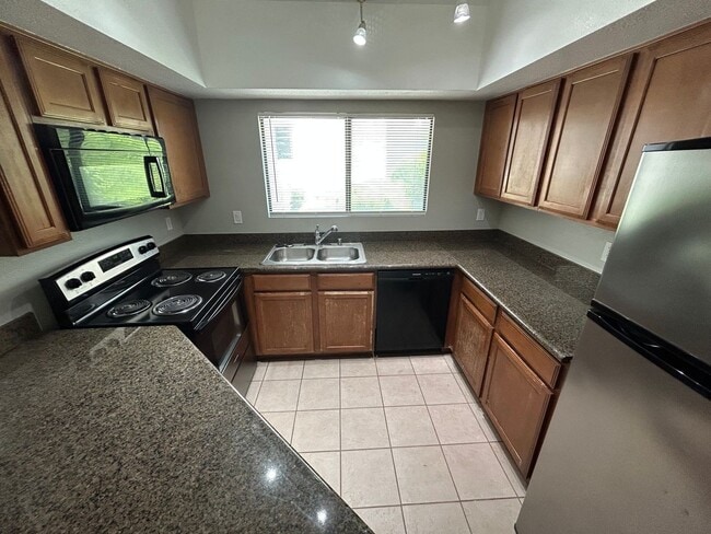 Building Photo - Charming condo in desirable West Las Vegas near Summerlin