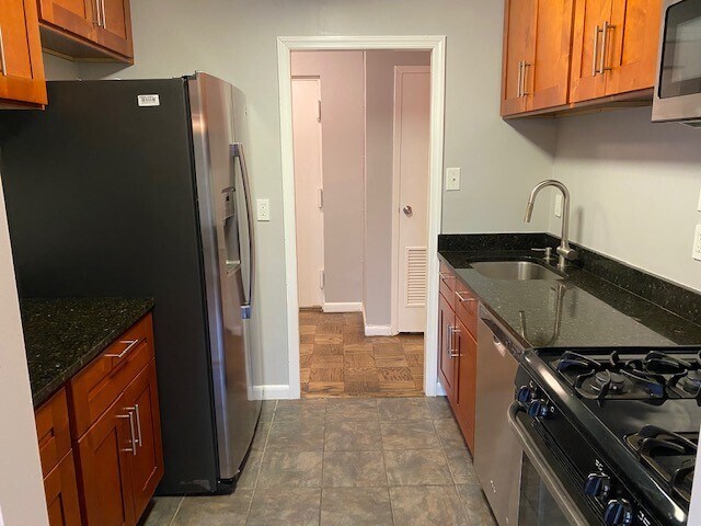 kitchen - 6001 Arlington Blvd