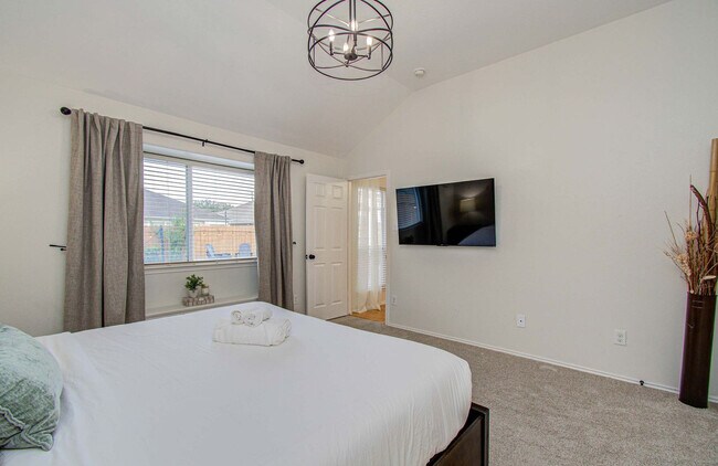 Building Photo - 7211 Crescent Mills Dr