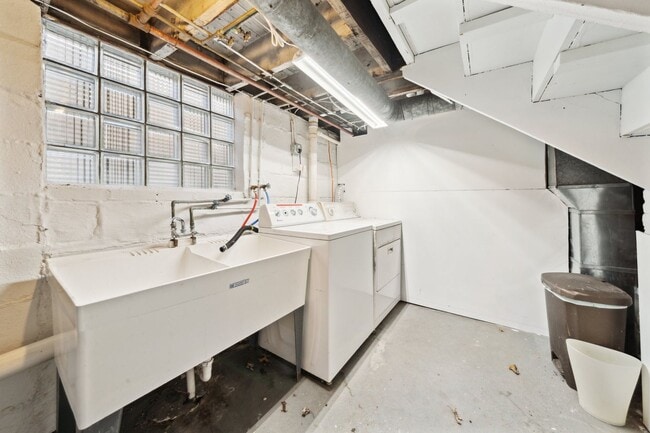 Building Photo - Stunning 3 Bedroom home in Greensburg!