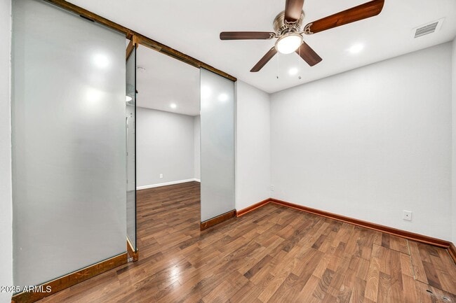 Building Photo - 5044 E Paradise Ln