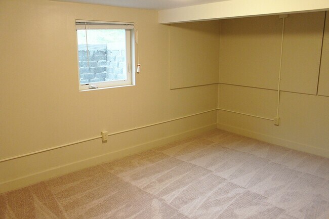 Building Photo - RENOVATED BALLARD 3 BED, 2 BATH DUPLEX UNIT FOR RENT CLOSE TO ALL