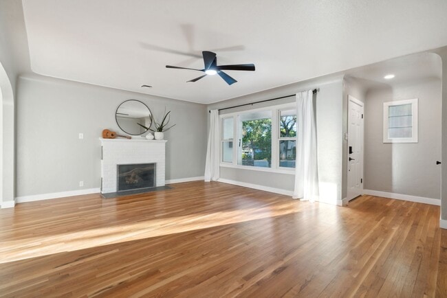 Building Photo - Classicly Charming Remodeled Garden Tract ...