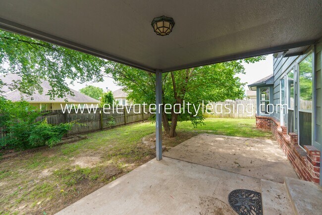 Building Photo - 1305 W Quincy St