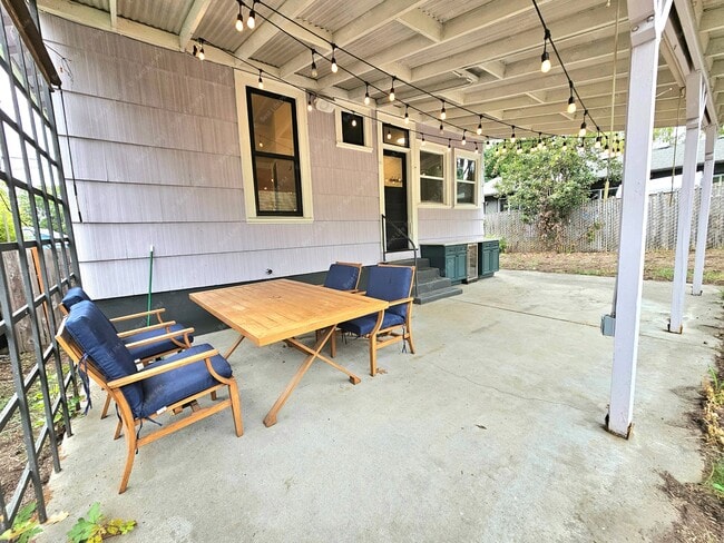 Building Photo - 3934 SE 29th Ave