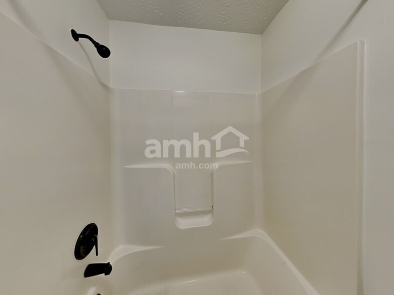 Building Photo - 1215 Brookstone Dr