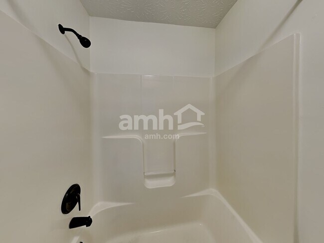 Building Photo - 1215 Brookstone Dr