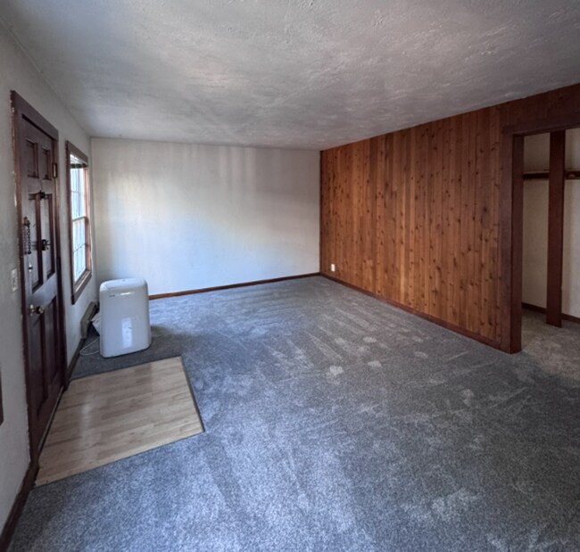 Building Photo - 876 1/2-1470 1/2 Lawrence St