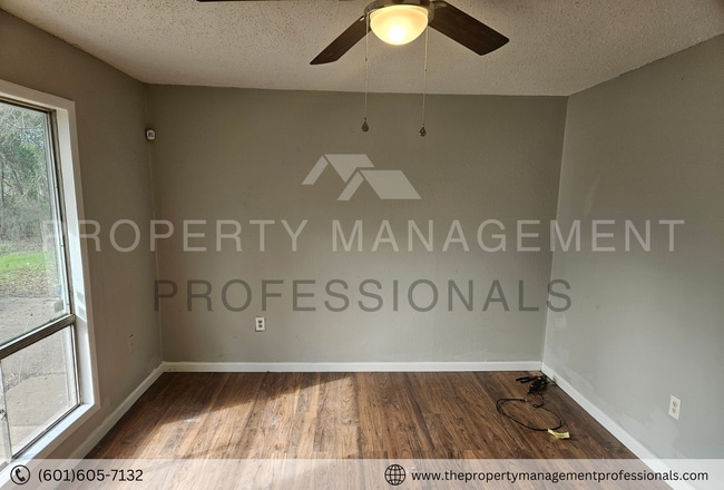 Building Photo - 1324 Marydale Dr