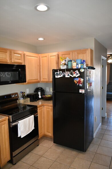 Building Photo - 39 River Village Dr