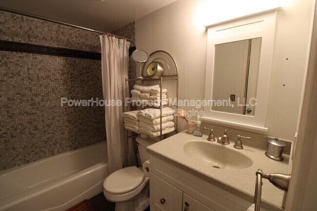 Building Photo - 172 Haynes St SW