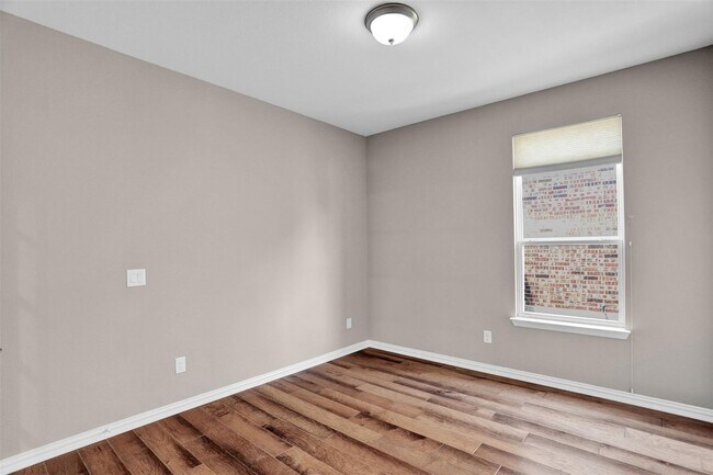 Building Photo - Located in McKinney's desirable Erwin Farms, this beautiful home exudes modern elegance and pract...