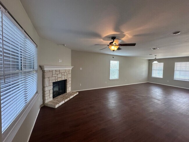 Building Photo - **Available 6/6/25**