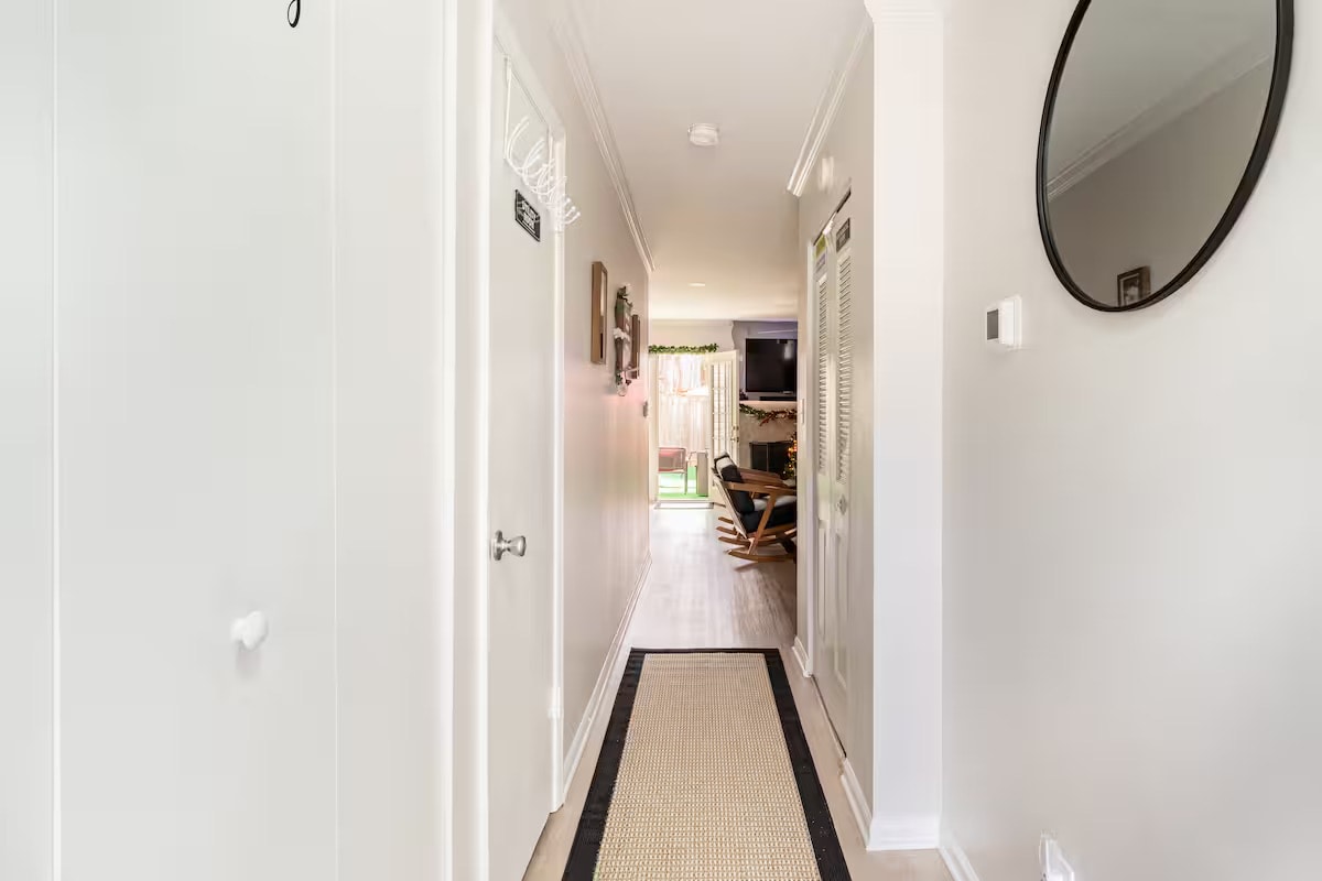 Building Photo - Room in Townhome on Baker Ct