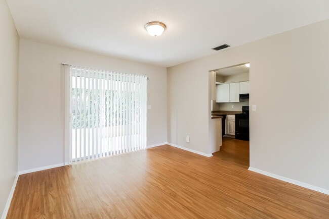 Building Photo - 323 SE 47th St