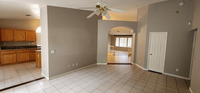 Building Photo - Well Maintained Single Story Pool Home in a great location!