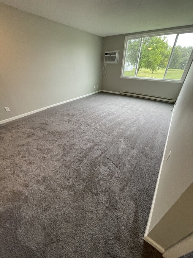 Building Photo - Beautiful Remodeled 1 Bedroom 1 Bath Apart...