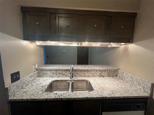 Building Photo - 822 Cardinal Creek Blvd