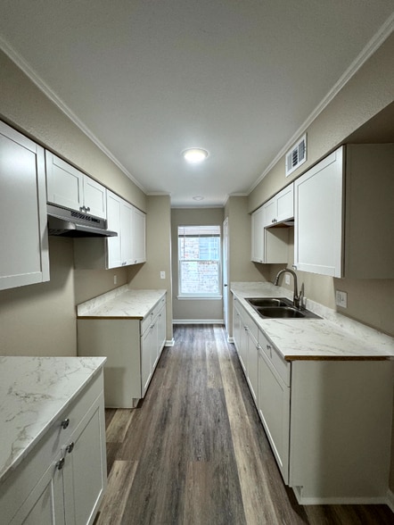 Building Photo - 1634 Clear Lake Ave