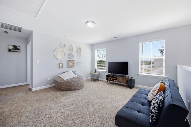 Building Photo - 450 Hawksbill Dr