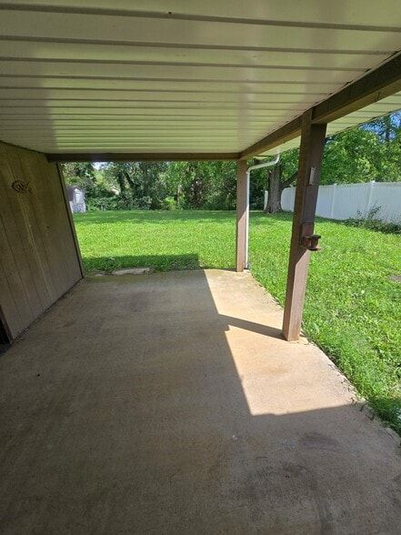 Building Photo - 5172 Saum St